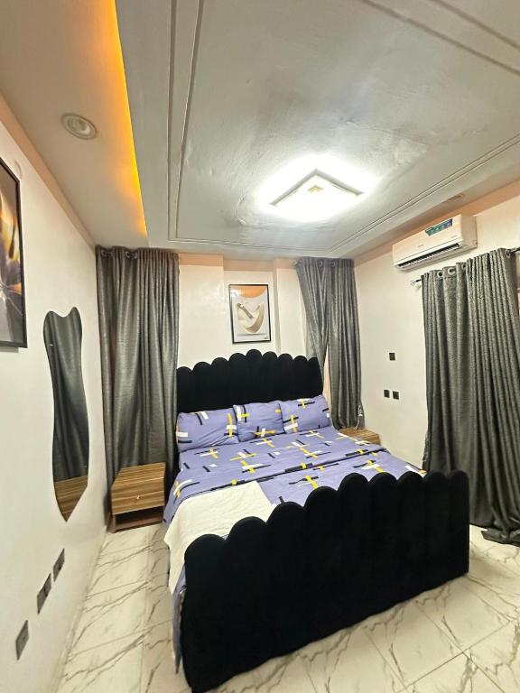 Postel nebo postele na pokoji v ubytování 2 BDR Furnished Apt 24h power with pool