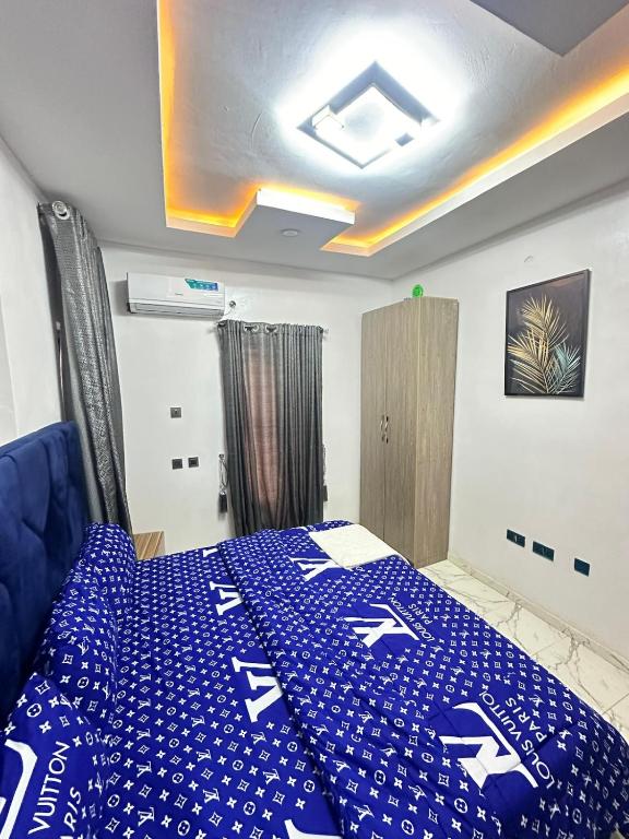 Postel nebo postele na pokoji v ubytování 2 BDR Furnished Apt 24h power with pool