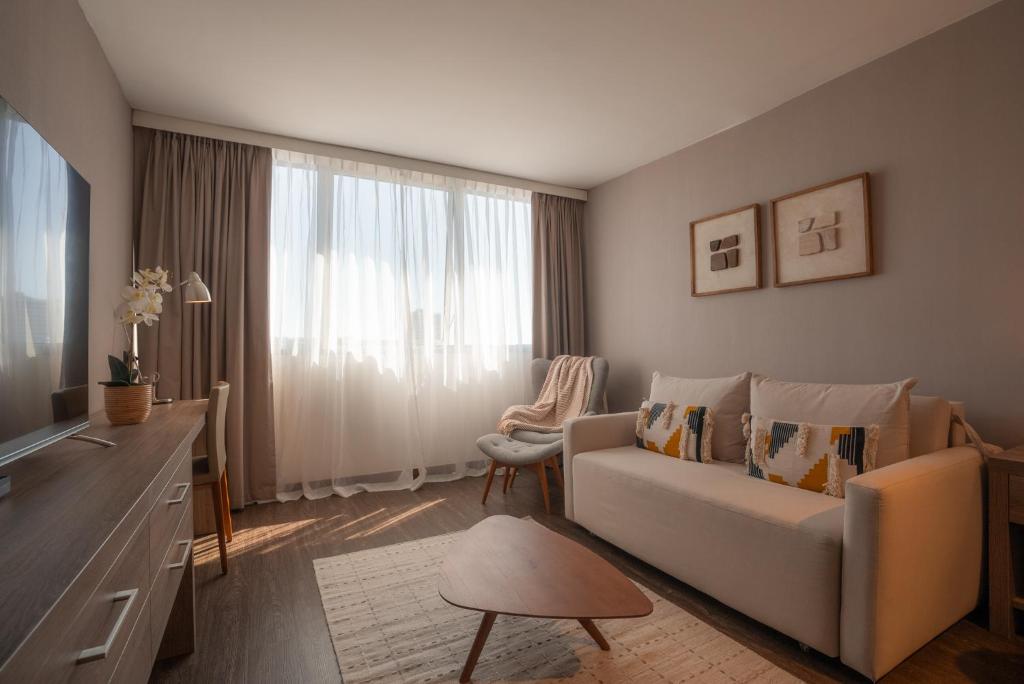 TV a/nebo společenská místnost v ubytování Frontier Hotel Rivera