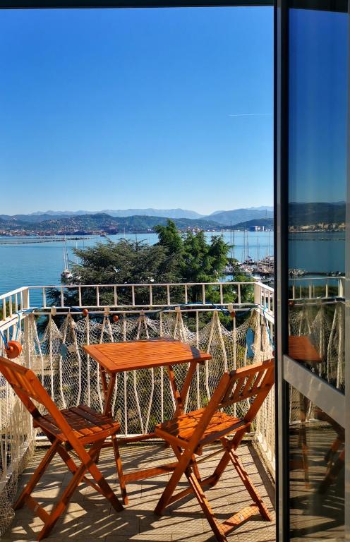 a table and two chairs sitting on a balcony at La Brezza Marina in Fezzano