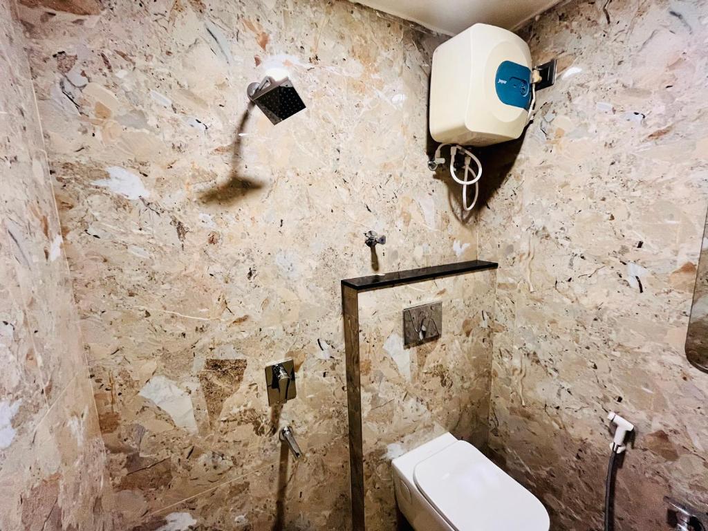 Koupelna v ubytování Shankar Bhavan By Vinayak Hotels