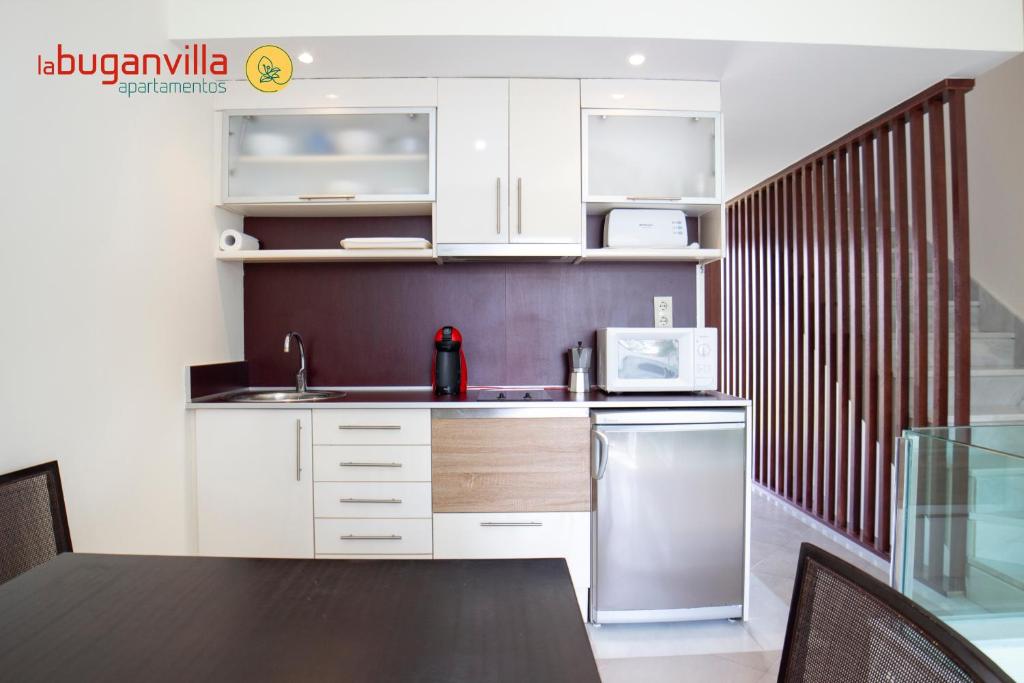 A kitchen or kitchenette at Apartamentos la Buganvilla