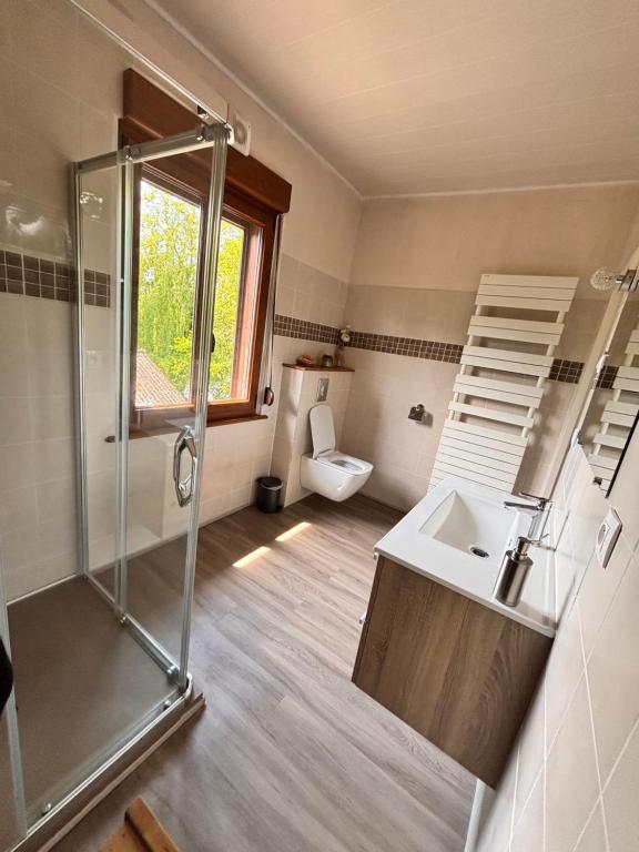 Postel nebo postele na pokoji v ubytování Chambre double dans Auberge Alsacienne
