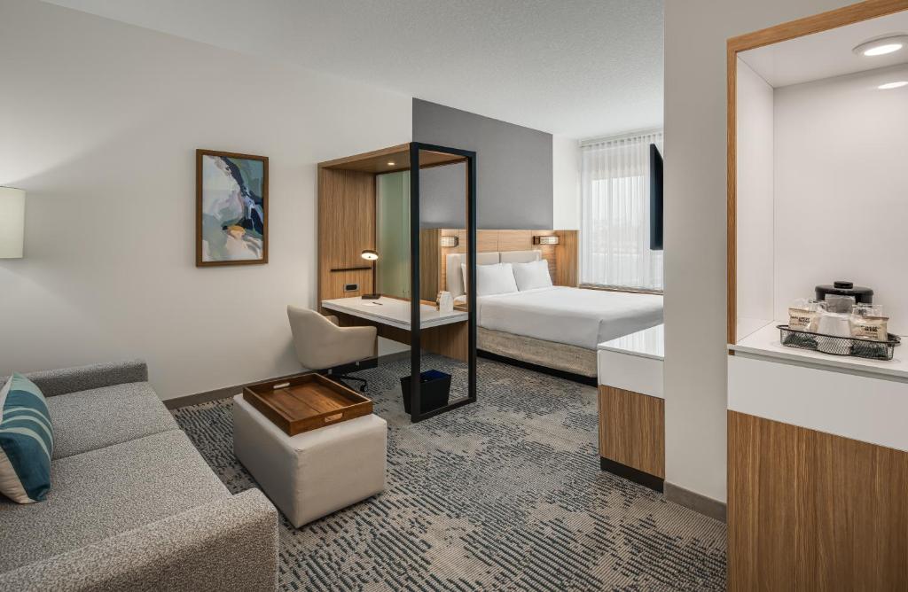 Postel nebo postele na pokoji v ubytování SpringHill Suites by Marriott West Melbourne Palm Bay