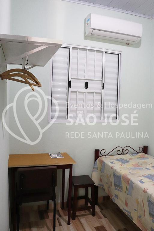 Postel nebo postele na pokoji v ubytování Eventos e Hospedagem São José