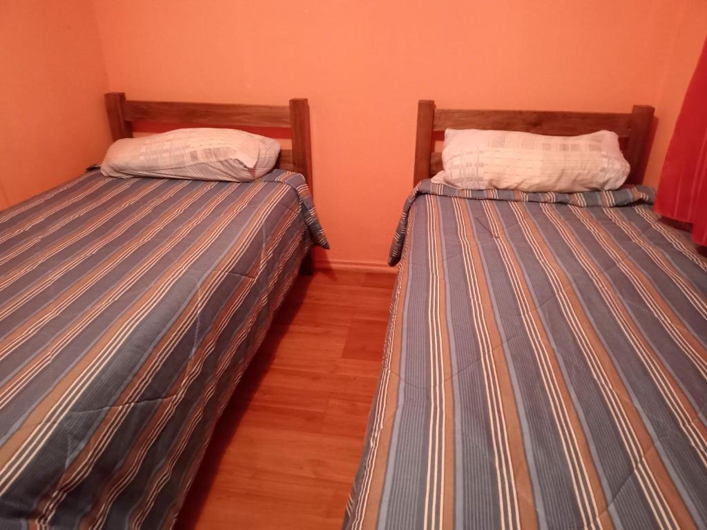 two beds sitting next to each other in a room at Hostal Manuel Bugueño in El Cerrillo