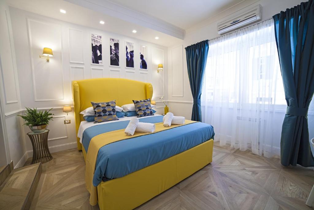 A bed or beds in a room at Vatican Luxury Home
