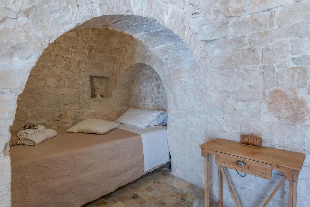 Łóżko lub łóżka w pokoju w obiekcie Trullo turchese Fabiola
