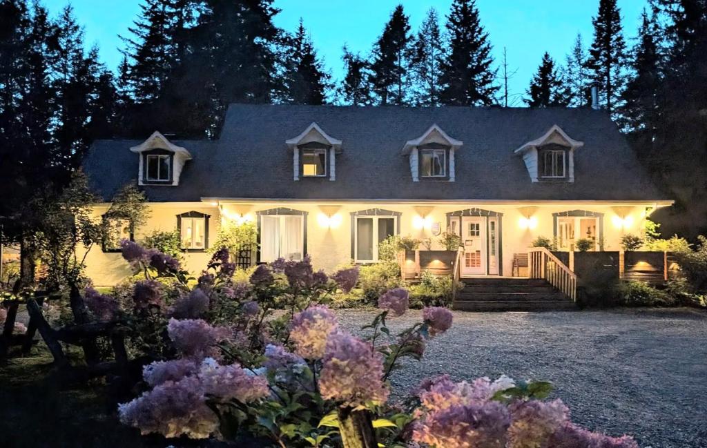 Taman di luar La Tremblante