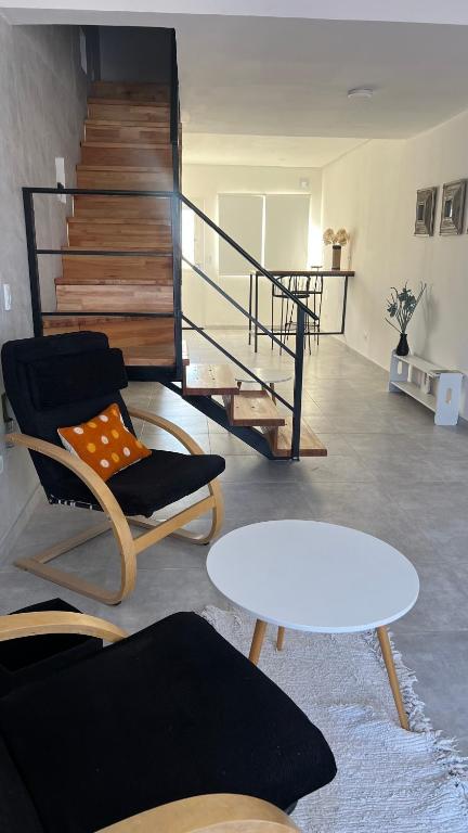 Χώρος καθιστικού στο Duplex trelew