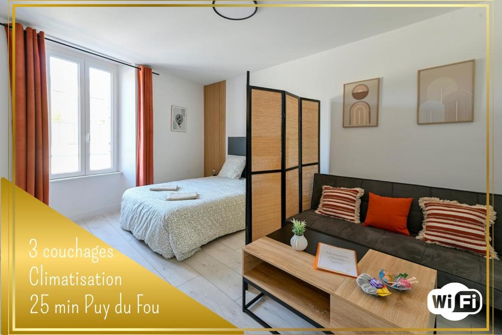 a room with a bedroom and a bed and a window at L'Adresse tranquille Douceur et Discrétion in Cholet
