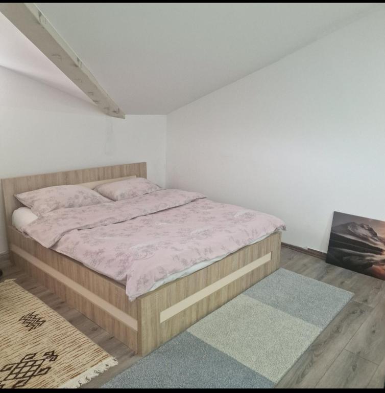 Postel nebo postele na pokoji v ubytování Square Apartment
