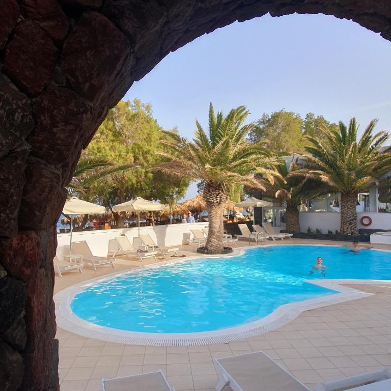 Bazén v ubytování Arion Bay Hotel Santorini nebo v jeho okolí