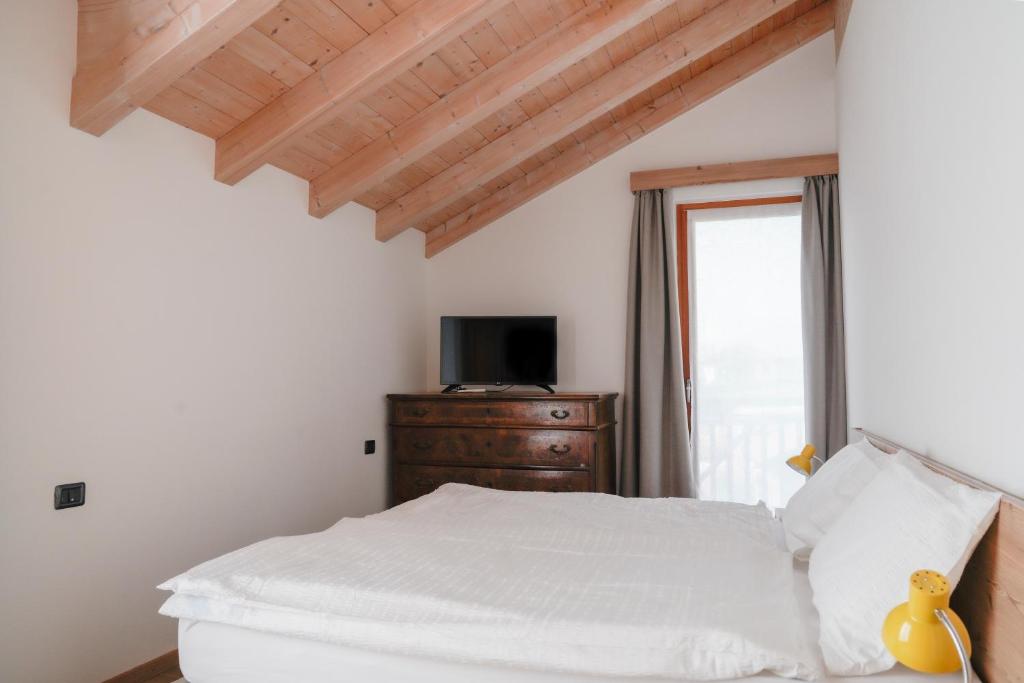 A bed or beds in a room at Agritur La Crucola