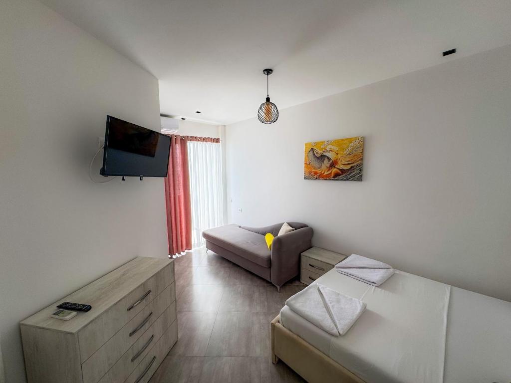 TV a/nebo společenská místnost v ubytování Eden Hotel