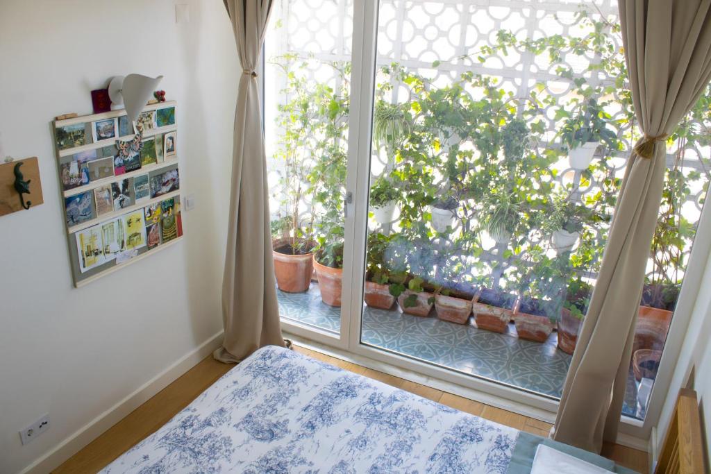 Votre chambre avec salle de bain privée et balcon végétal à Lisbonne Amoreiras - Your Room with private bathroom and balcony in Lisbon Amoreiras
