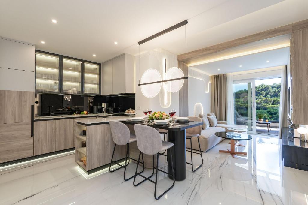 THE SIGNATURE SUITE by DuHomes
