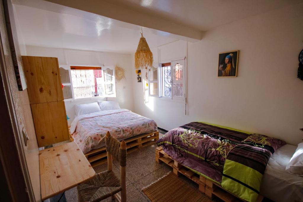 Postel nebo postele na pokoji v ubytování Jurassic Surf House Anza