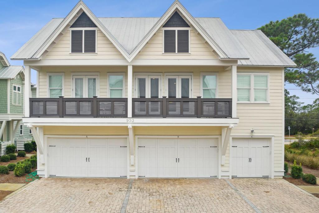 Το κτήριο όπου στεγάζεται  η παραθεριστική κατοικία