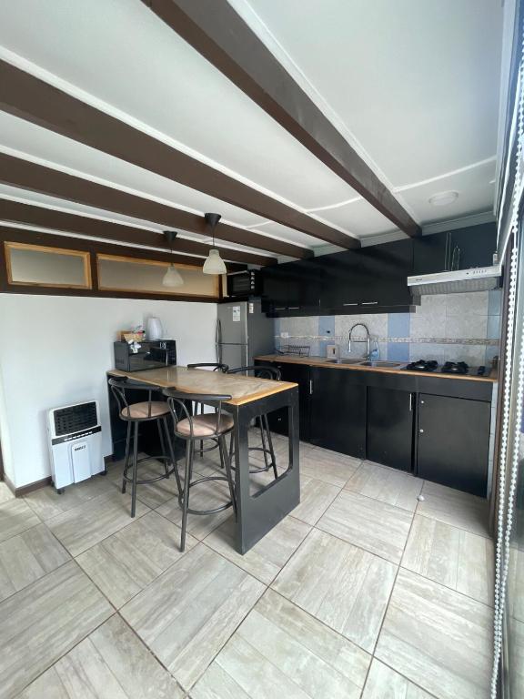Kuchyň nebo kuchyňský kout v ubytování Loft en Quintero