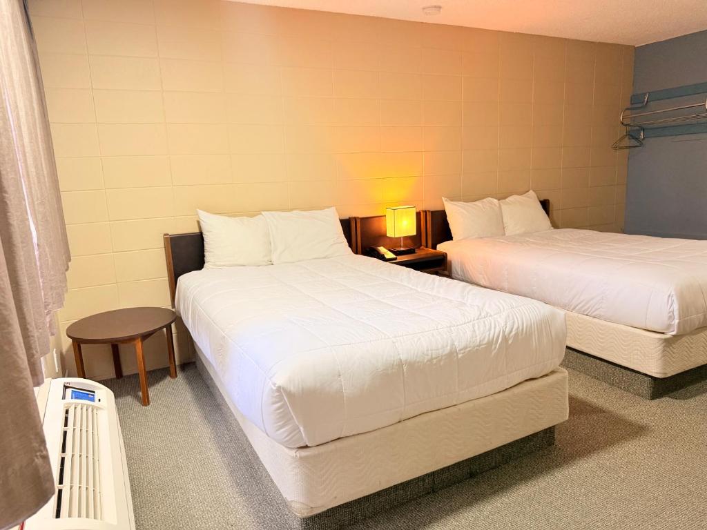 Postel nebo postele na pokoji v ubytování Capri Motor Inn