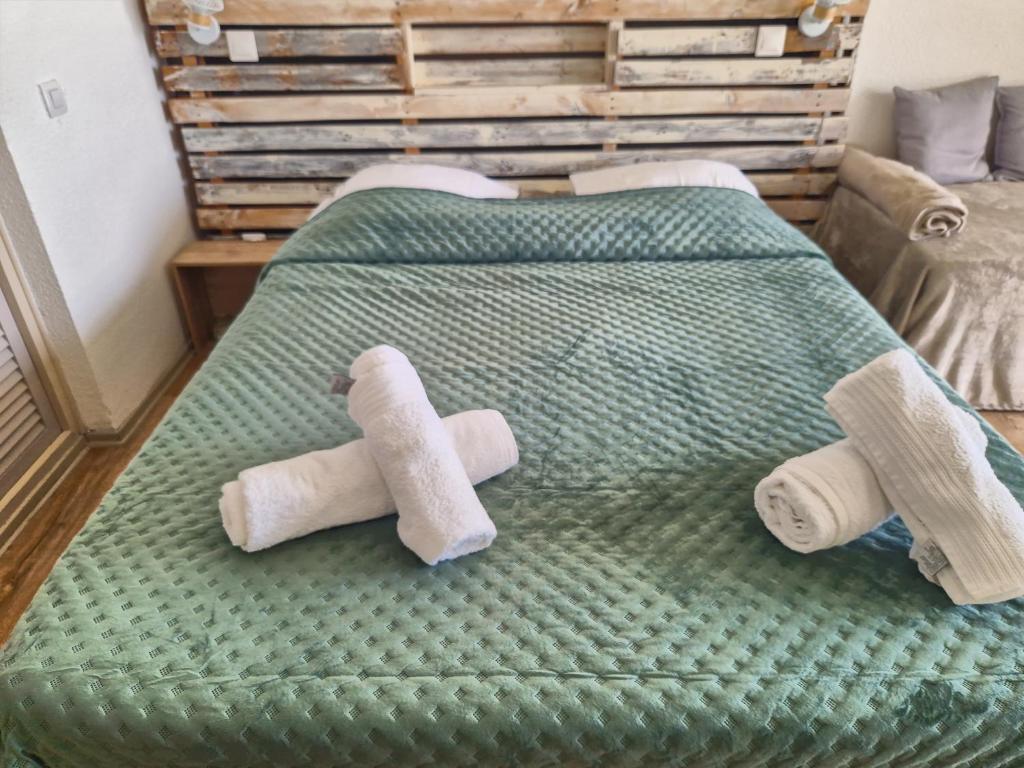 Letto o letti in una camera di Appartement terrasse vue mer et piscine