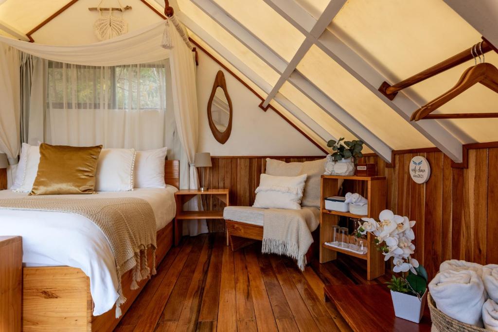 Postel nebo postele na pokoji v ubytování Monteverde Alas Glamping