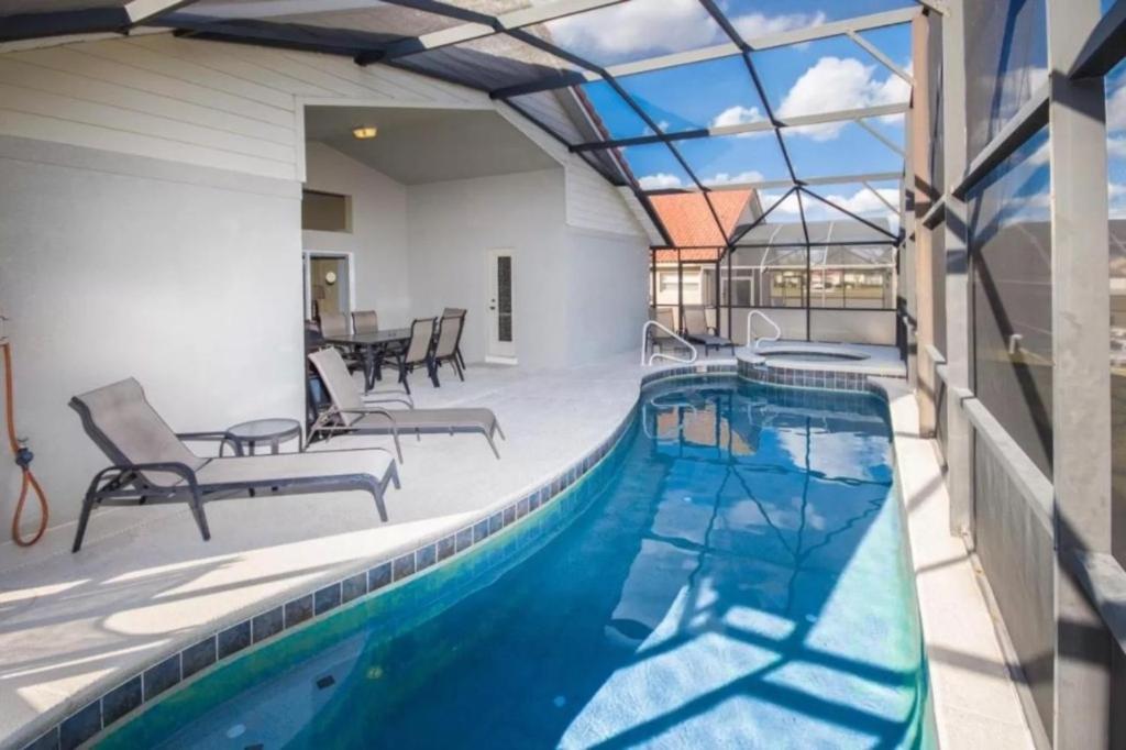 Sunsational Solana Retreat withGame Rm, Pool & Spa home