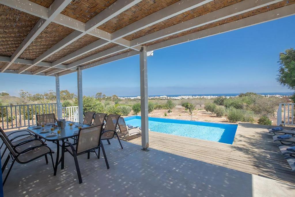 Villa Ioanni Helios - Stunning 4 Bedroom Protaras Villa - Few Minutes Drive To Fig Tree Bay