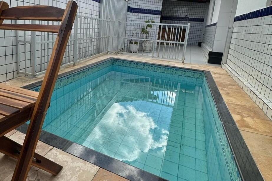a small swimming pool with a chair at Casa com piscina e área gourmet para o São João in Campina Grande