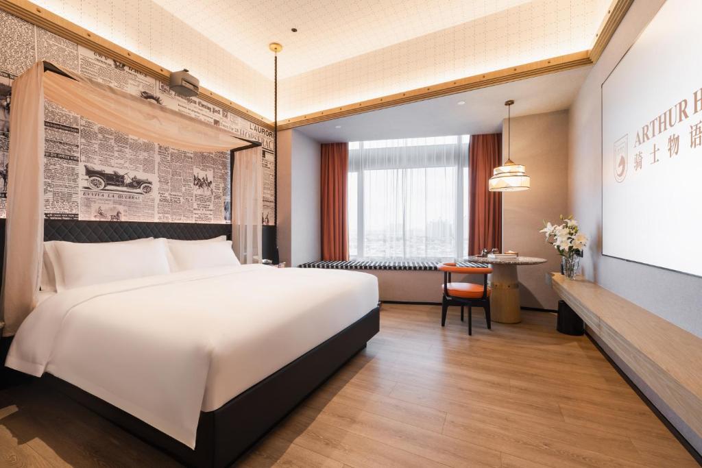 Postel nebo postele na pokoji v ubytování Arthur Hotel Liwan COCO Park Guangzhou-24H Coffee&Low Tea & Free Shuttle Bus For Canton Fair By Paco Group