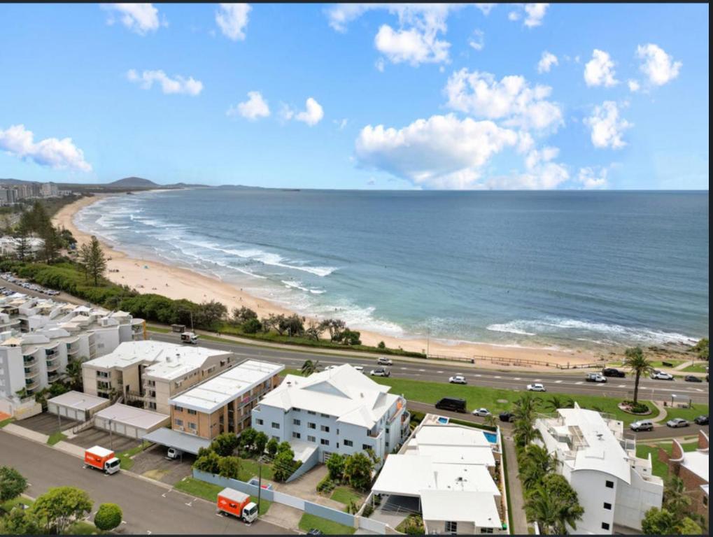 an aerial view of a beach and buildings and the ocean at Alex Beach Apartment in Alexandra Headland