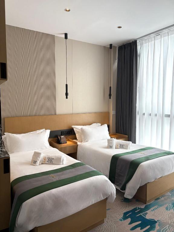 Postel nebo postele na pokoji v ubytování Bliss Palace Hotel & Spa