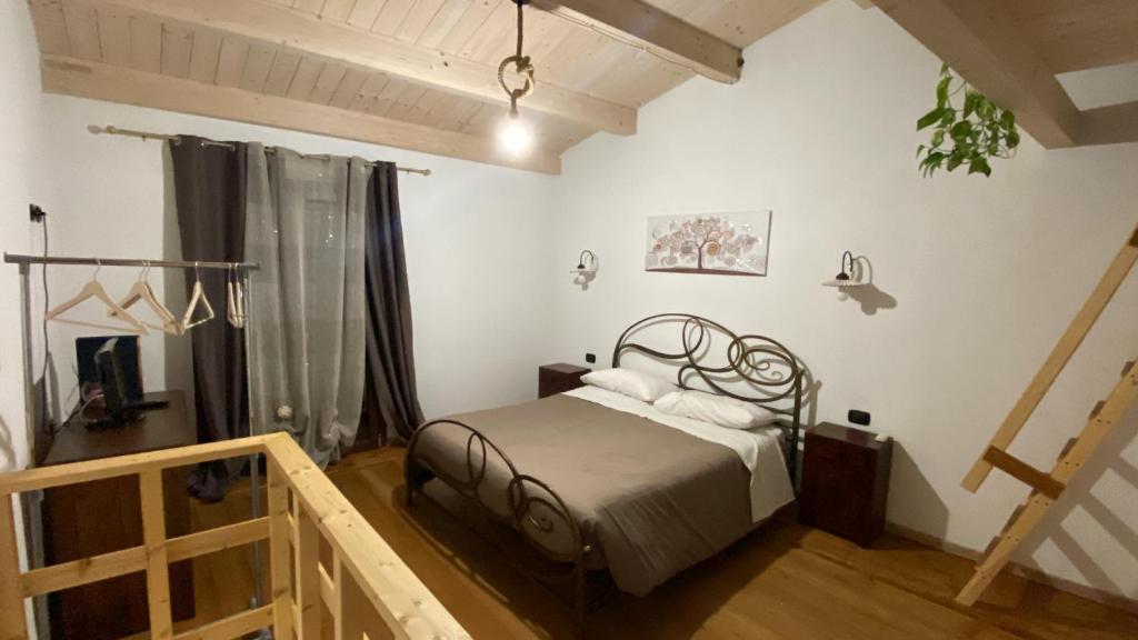 a bedroom with a bed in a room at B&B GUEST HOUSE TZIA e UDRONI in Ossi