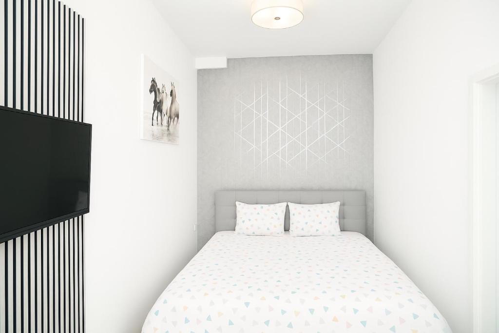 a bedroom with a bed and a tv at City Flat D in Vienna