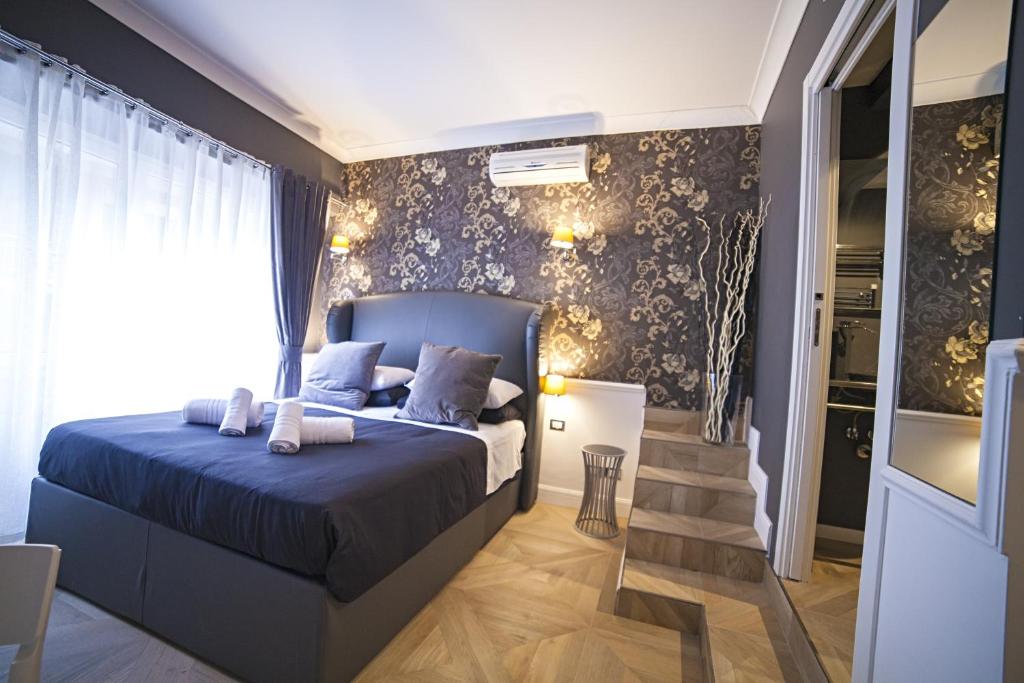 A bed or beds in a room at Vatican Luxury Home