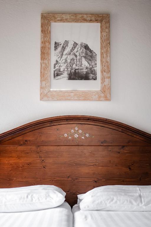 Postel nebo postele na pokoji v ubytování Hôtel de Gruyères