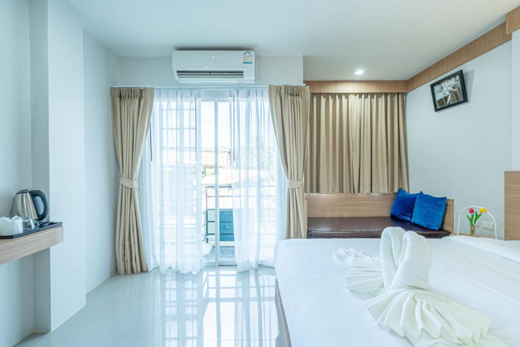 Postel nebo postele na pokoji v ubytování Seaside Patong House - Newly Open