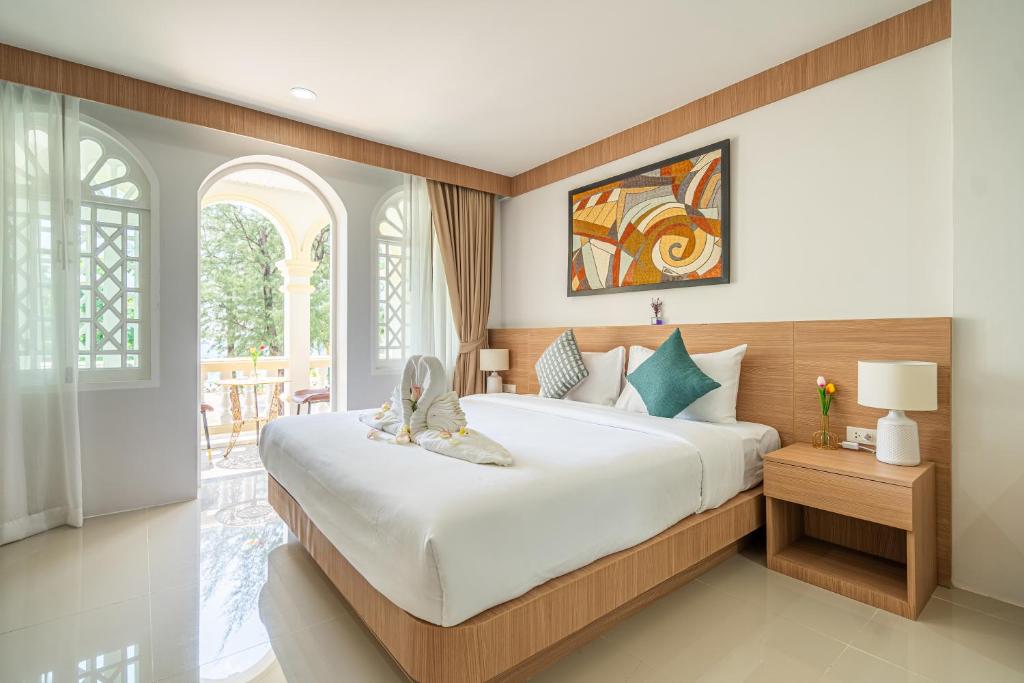 Postel nebo postele na pokoji v ubytování Seaside Patong House - Newly Open