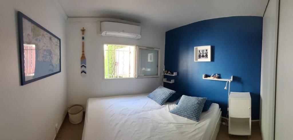 Posteľ alebo postele v izbe v ubytovaní Charmant T2 avec grande terrasse et confort 3 étoiles