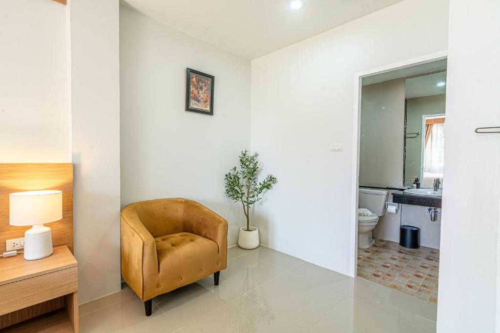 Posezení v ubytování Seaside Patong House - Newly Open