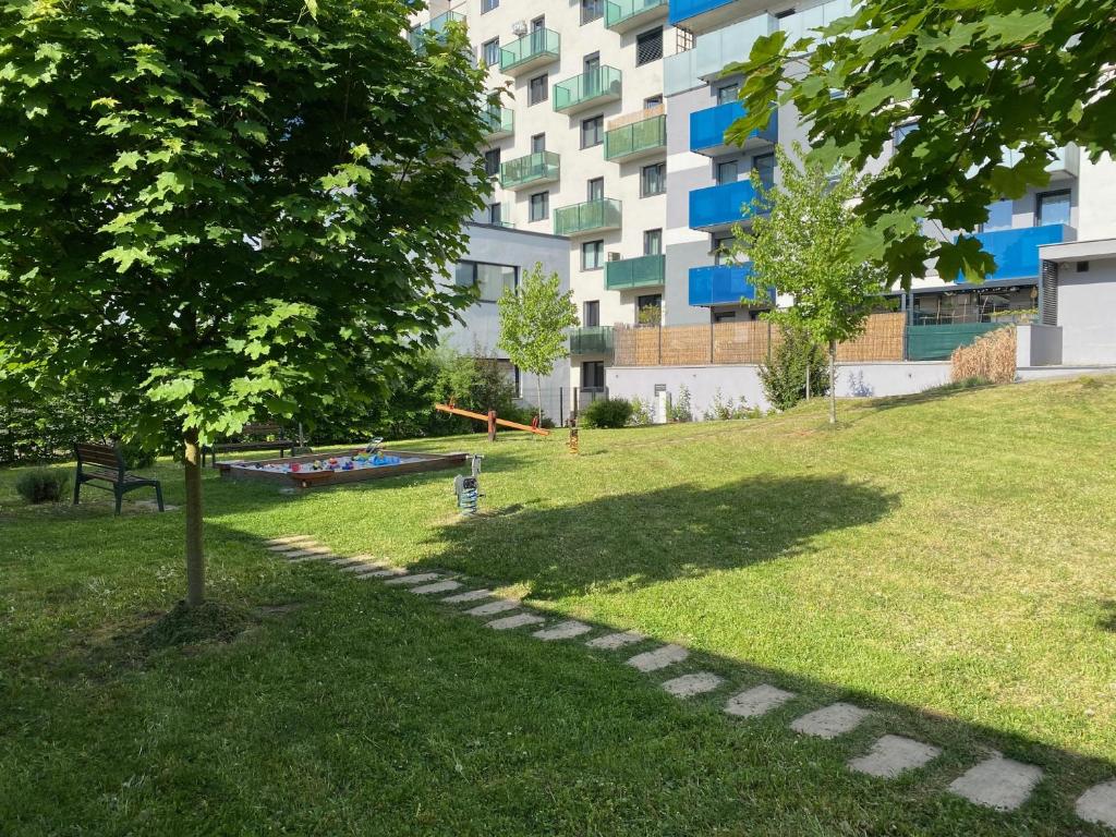 Zahrada ubytování Penthouse mit Balkon in zentraler Lage in Pilsen
