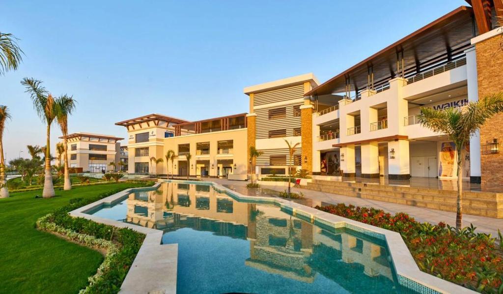 Bazén v ubytování Home Stay Inn 3BR APT nebo v jeho okolí