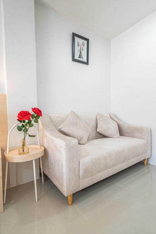 Posezení v ubytování Seaside Patong House - Newly Open