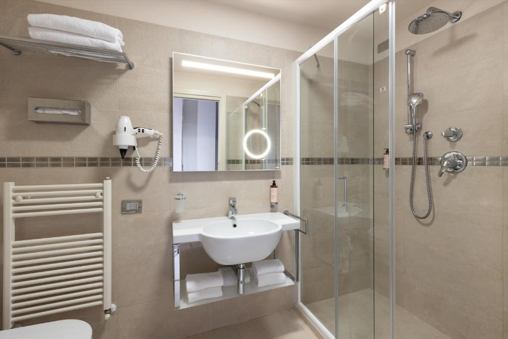 Koupelna v ubytování Mercure Hotel Rimini Artis
