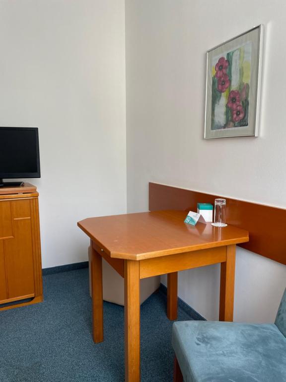 TV a/nebo společenská místnost v ubytování OptimaMed Gesundheitsresort Bad Wimsbach