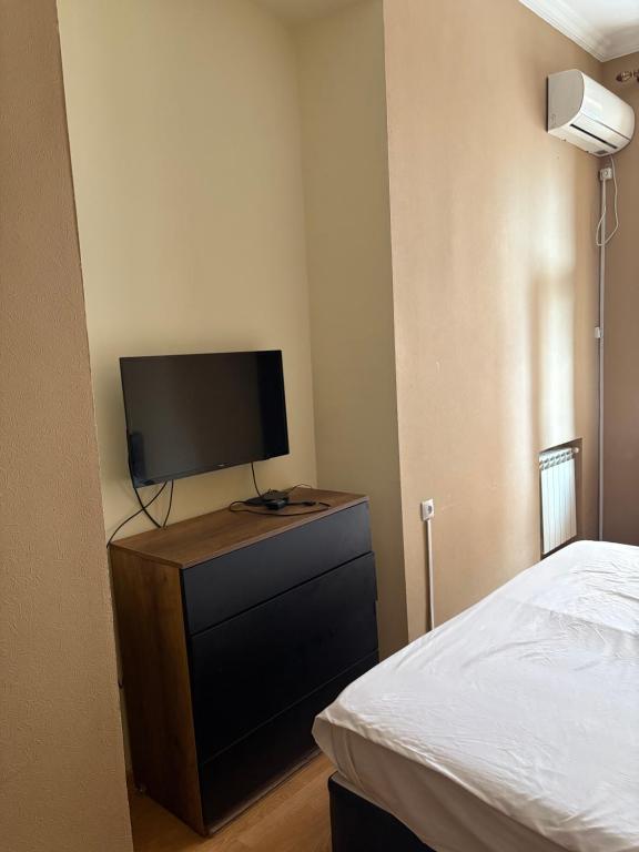TV a/nebo společenská místnost v ubytování Local Hotel