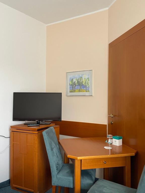 TV a/nebo společenská místnost v ubytování OptimaMed Gesundheitsresort Bad Wimsbach