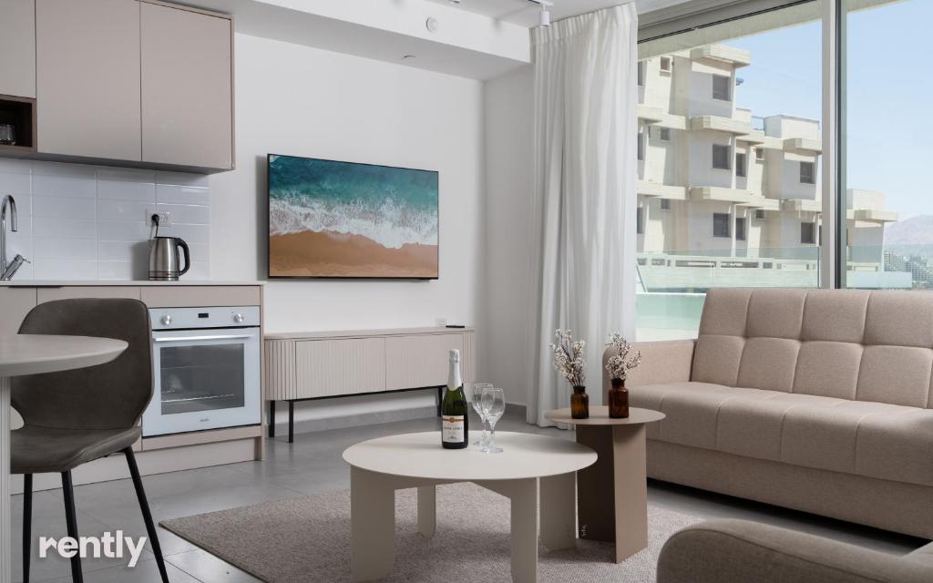 Küche&#47;Küchenzeile in der Unterkunft Luxury Apartments And Studios At Sea Side By Rently