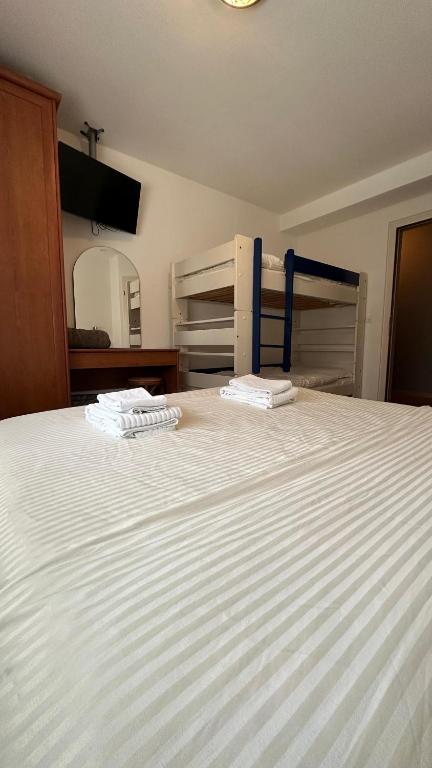 Postel nebo postele na pokoji v ubytování Hotel Du Quai